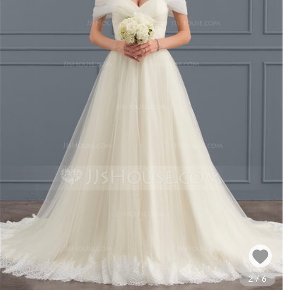 Brand new wedding gown - Picture 2 of 5